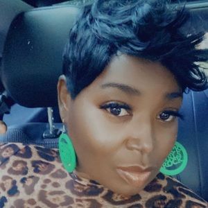 Meet your Posher, Casandra